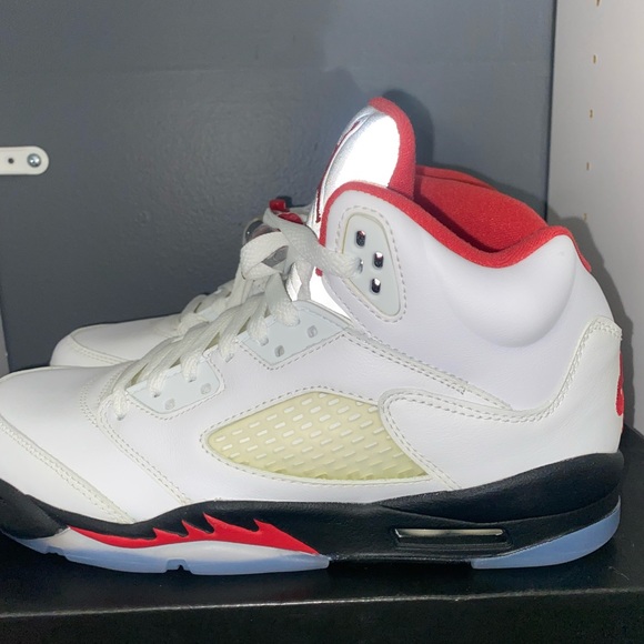 Jordan 5 Fire Red - Picture 4 of 5